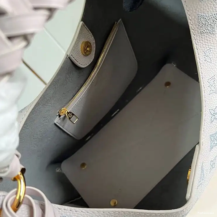 Fashionrepsfam ru 2410YA0180 LV Bags 0804